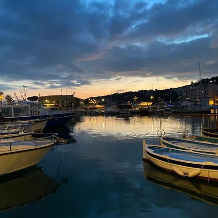 شقة - Tres Beau Climatise A Cote Du Port *