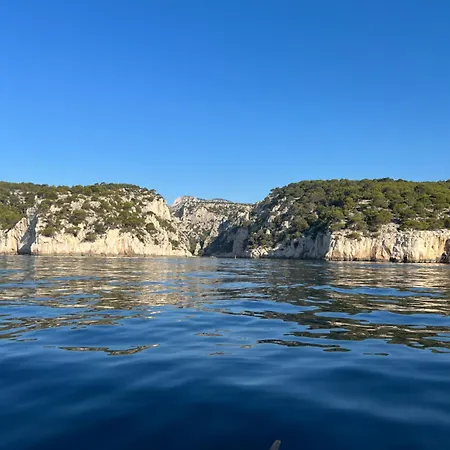 - Très Beau Climatisé à Côté Du Port
