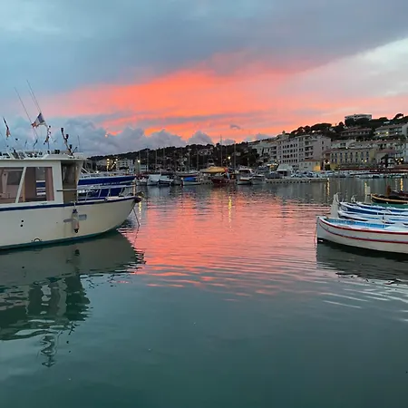 - Très Beau Climatisé à Côté Du Port *