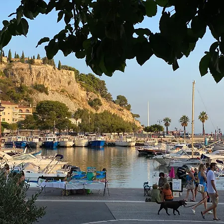 - Tres Beau Climatise A Cote Du Port 公寓