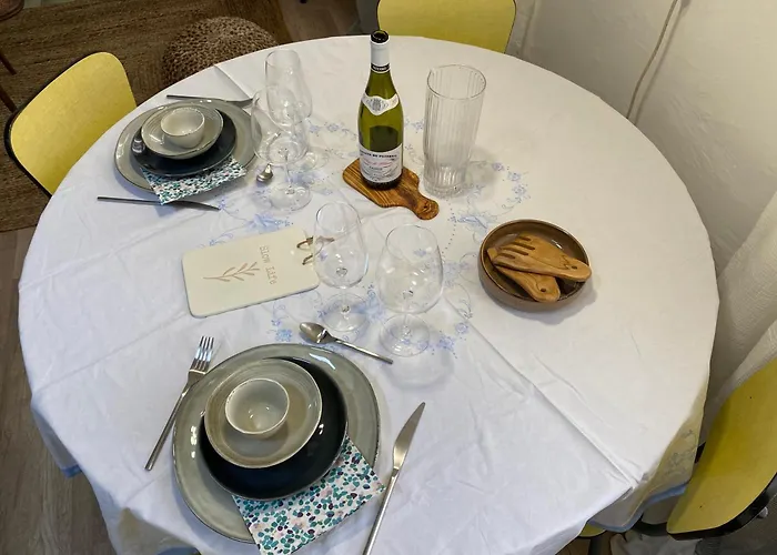 - Très Beau Climatisé à Côté Du Port Cassis